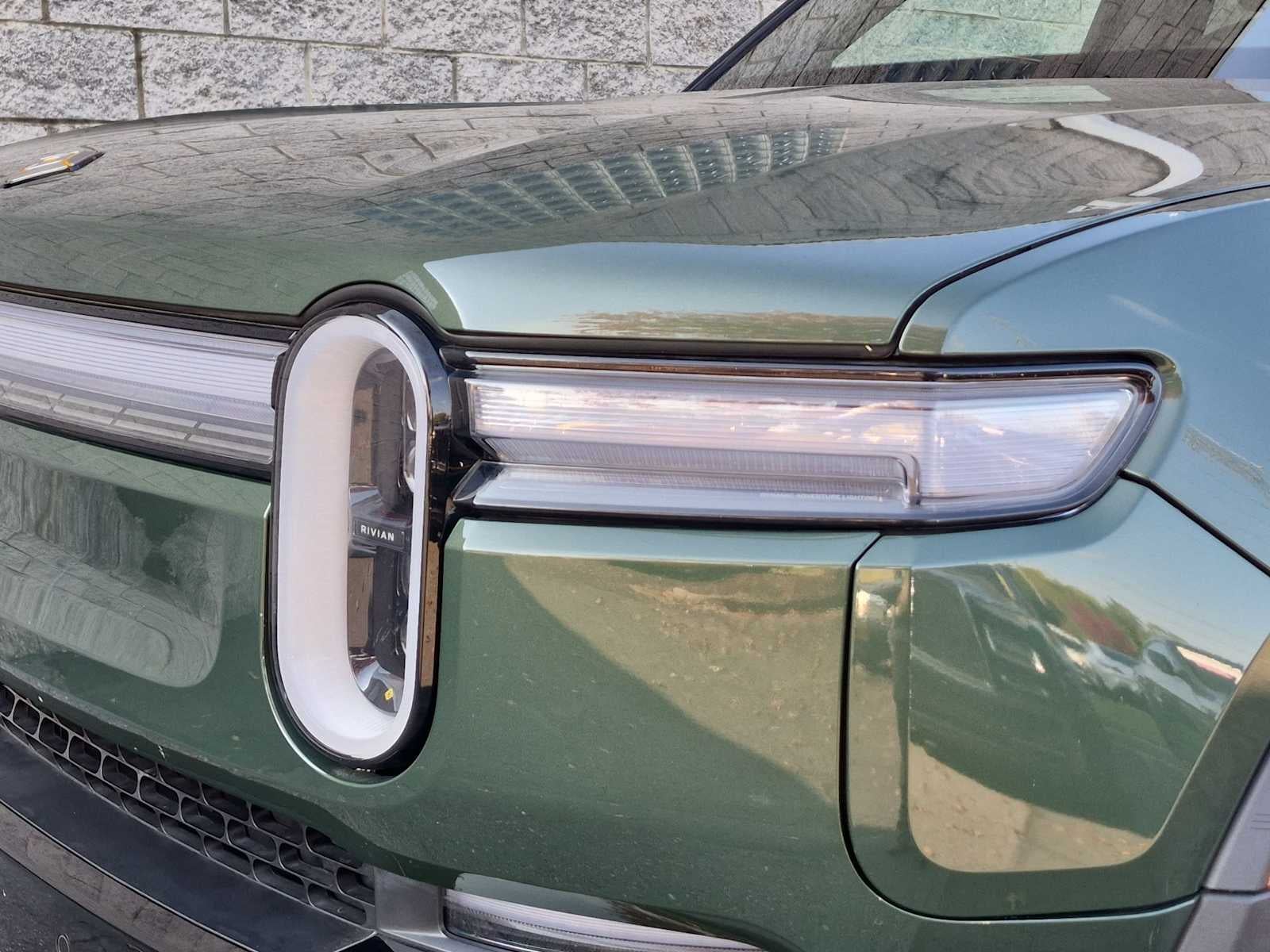 Rivian R1S Adventure 2025