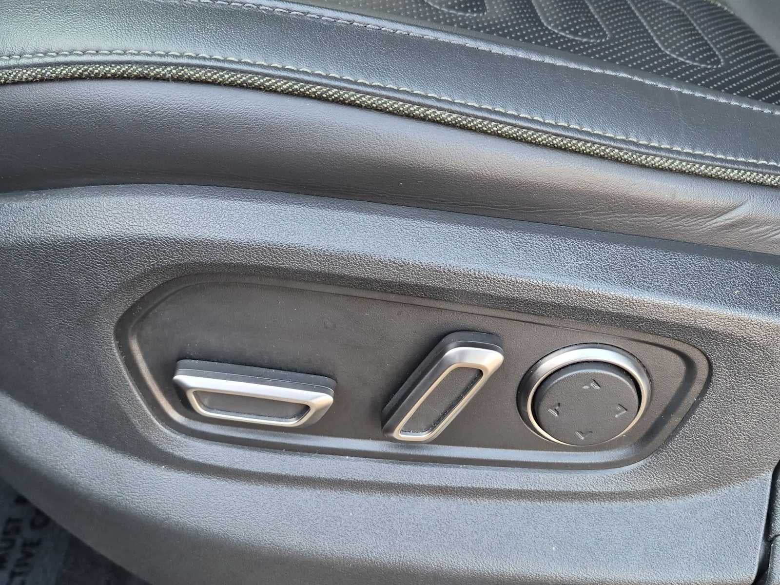Rivian R1S Adventure 2025