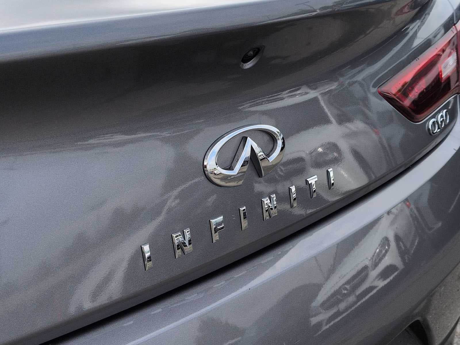 INFINITI Q60 LUXE 2022