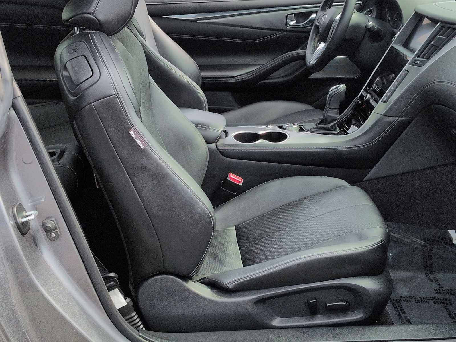 INFINITI Q60 LUXE 2022