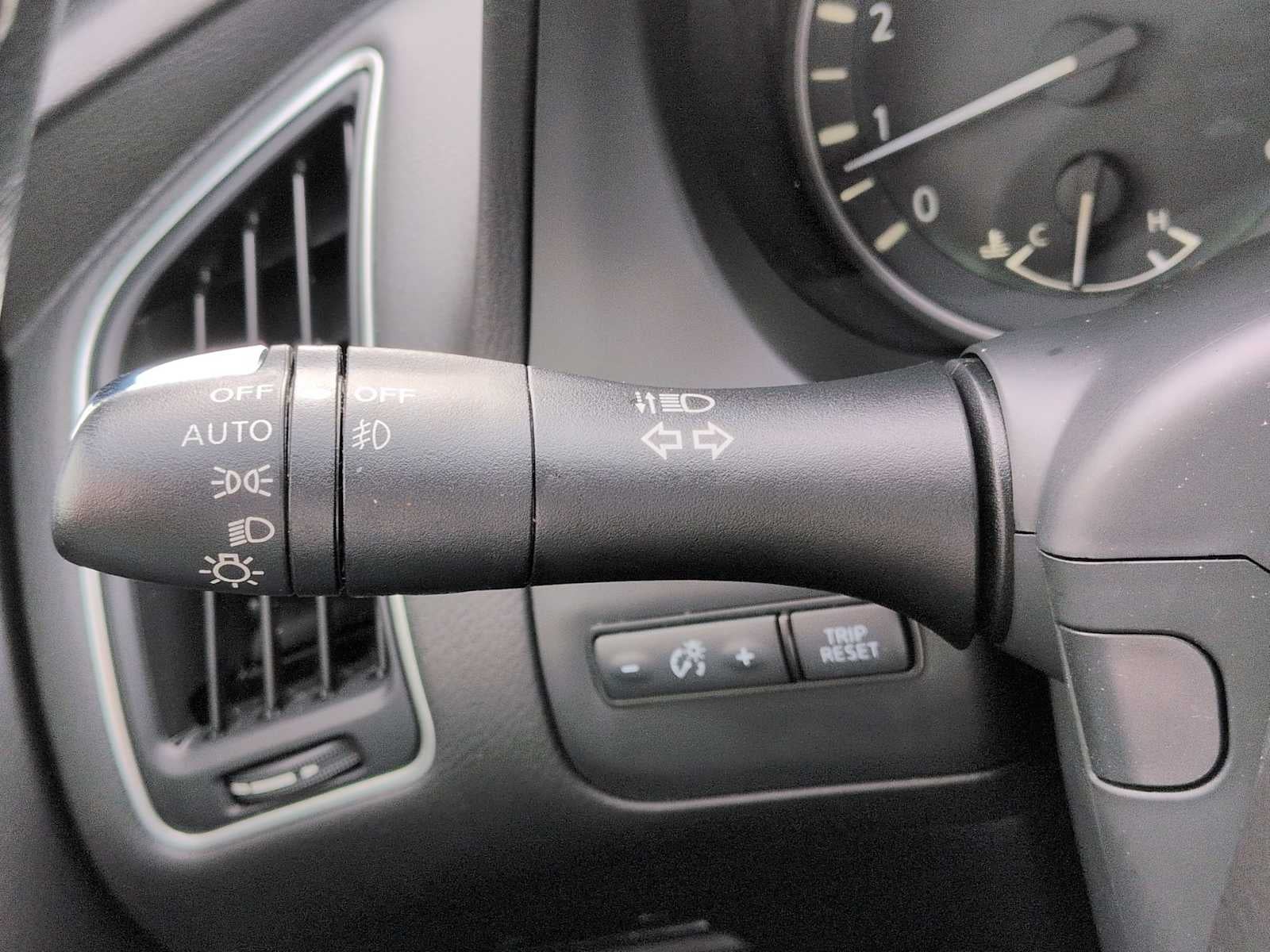 INFINITI Q60 LUXE 2022