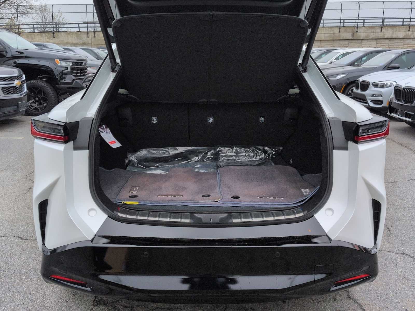 Lexus RZ 450e Premium 2025