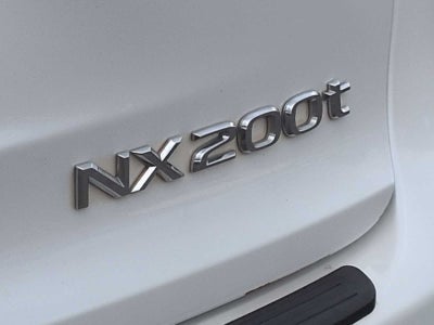 Lexus NX 200t de 2016, tracción delantera, 4 puertas