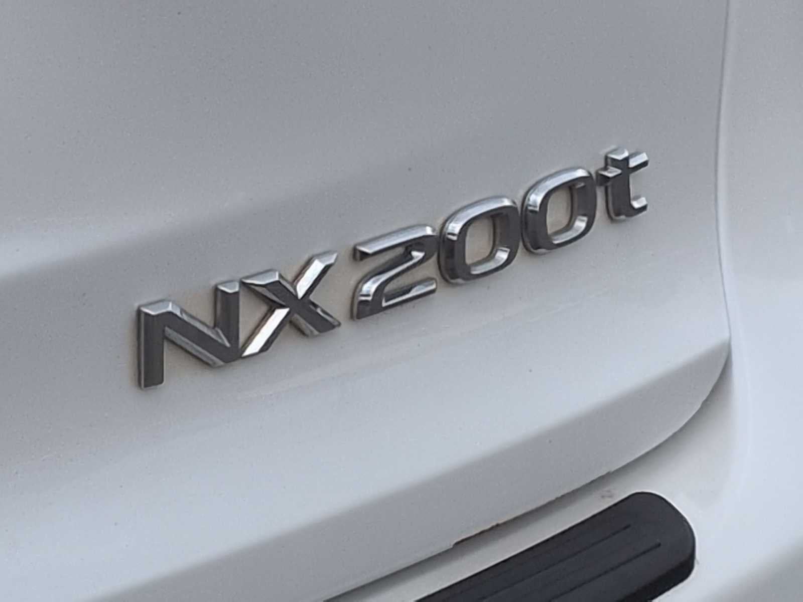 Lexus NX 200t de 2016, tracción delantera, 4 puertas