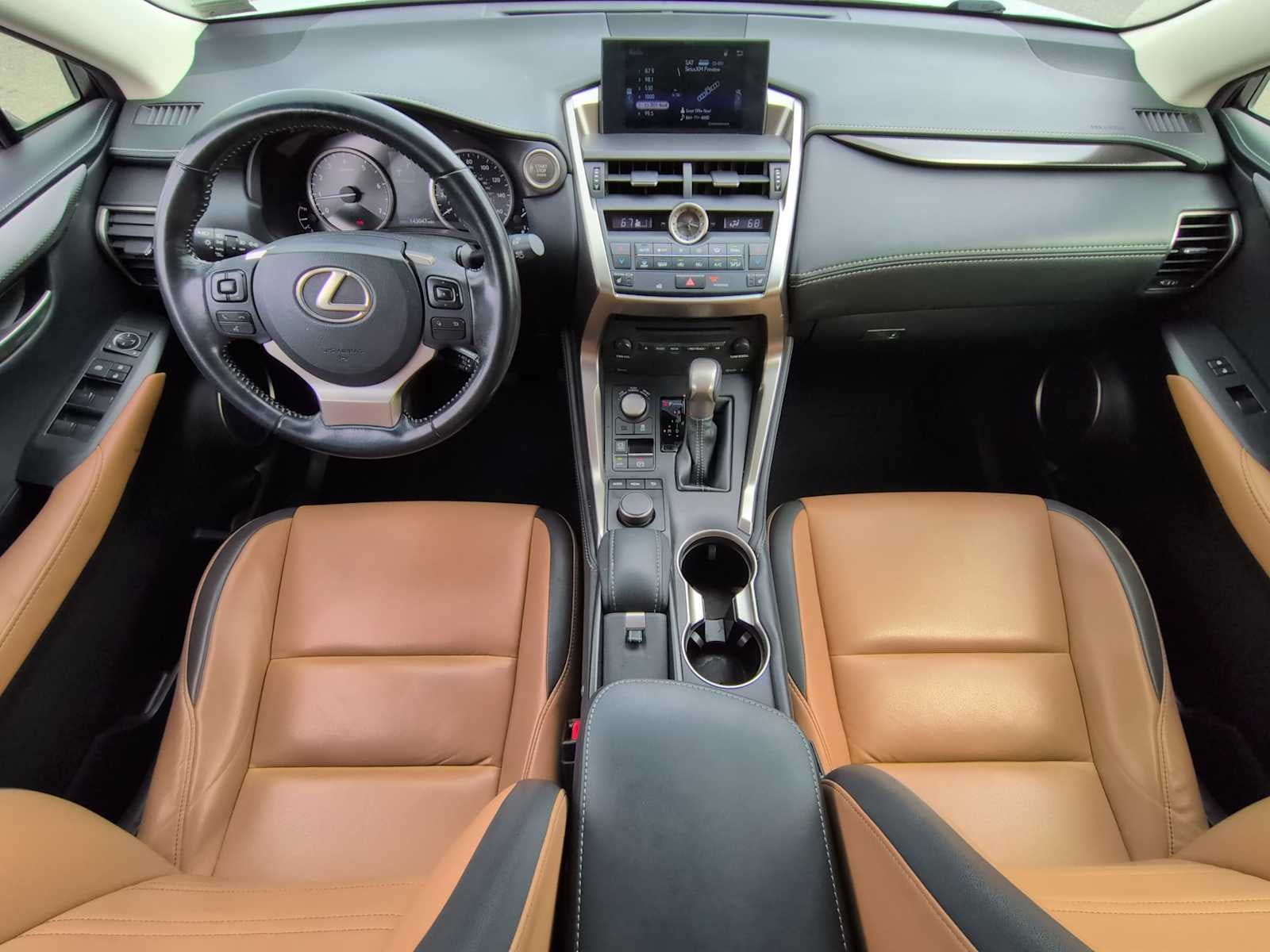 Lexus NX 200t de 2016, tracción delantera, 4 puertas
