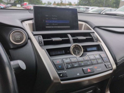 Lexus NX 200t de 2016, tracción delantera, 4 puertas