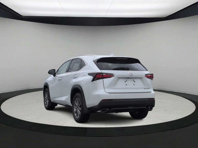 Lexus NX 200t de 2016, tracción delantera, 4 puertas