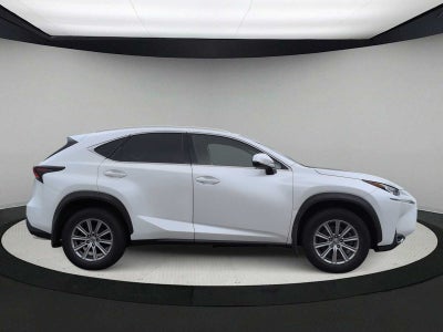 Lexus NX 200t de 2016, tracción delantera, 4 puertas