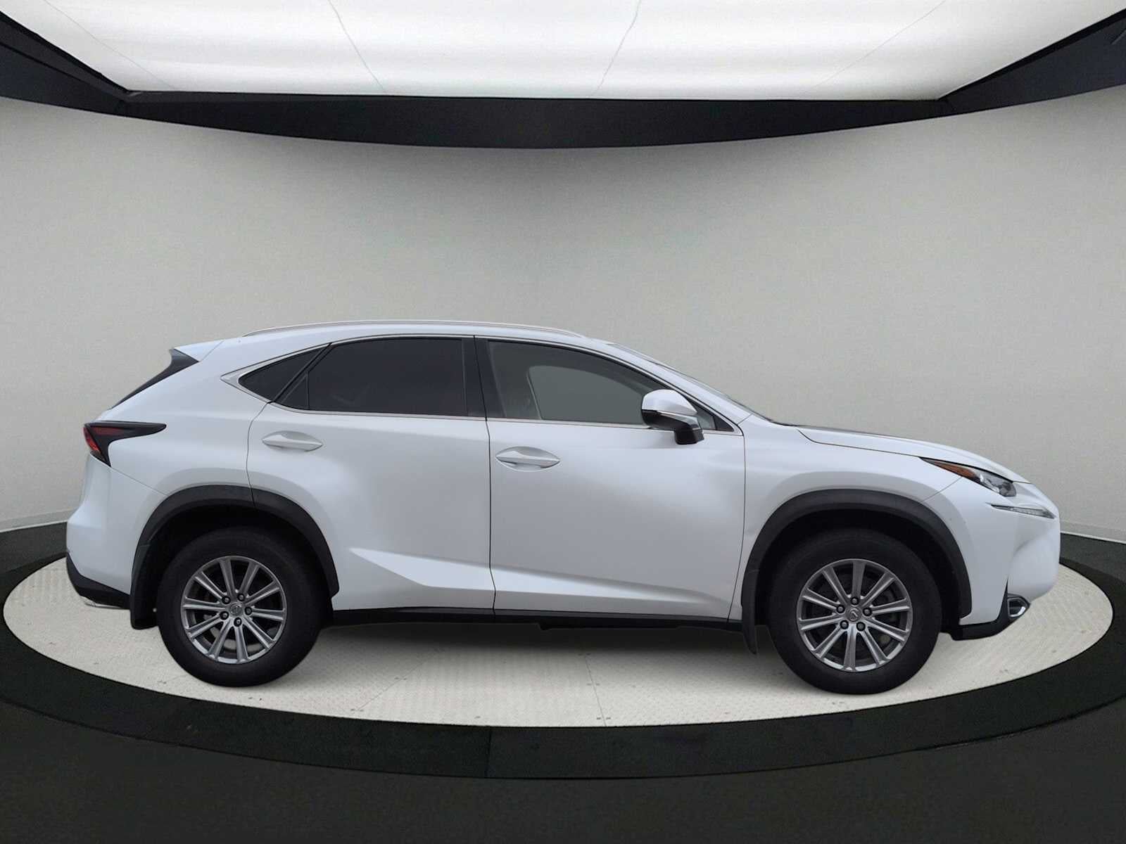 Lexus NX 200t de 2016, tracción delantera, 4 puertas