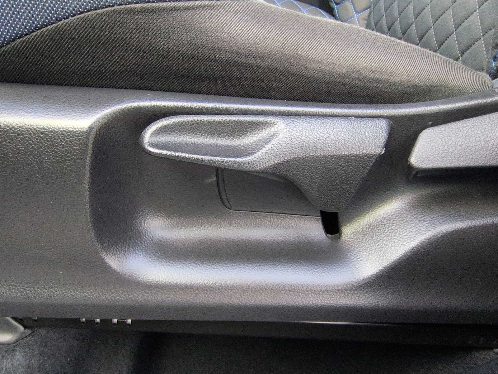 Toyota C-HR XLE 2020