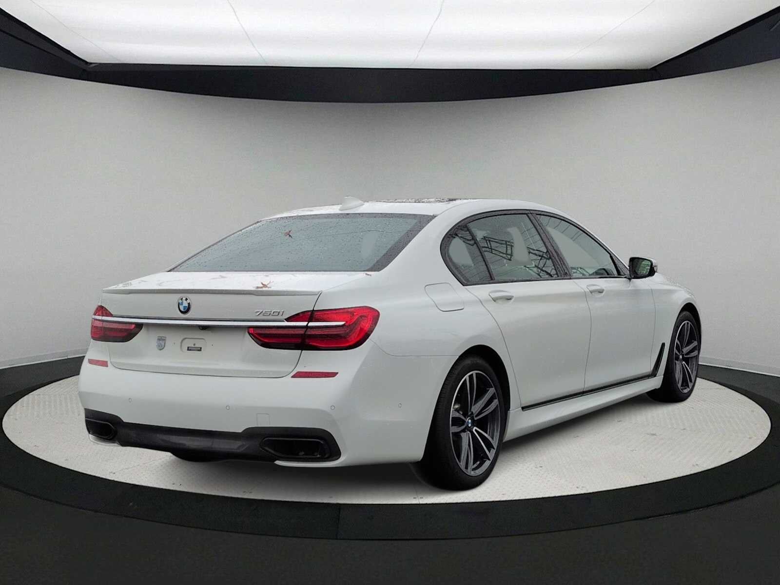 2016 BMW 750i 750i