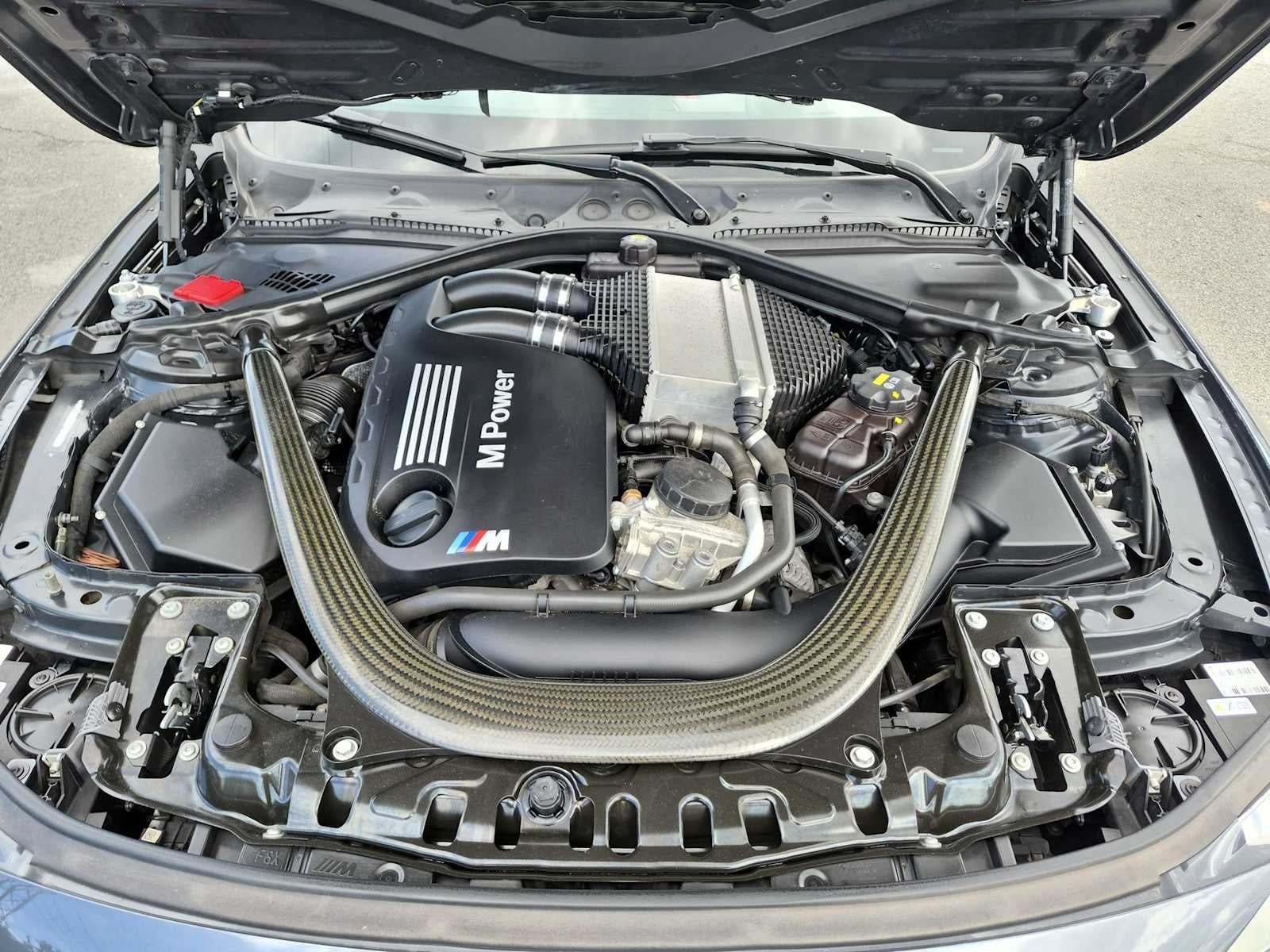 BMW M4 de 2016, descapotable de 2 puertas