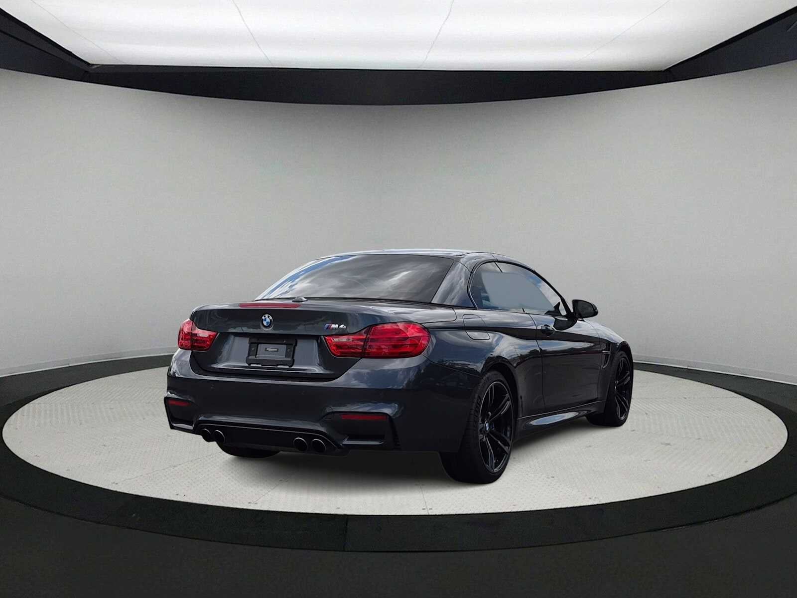 BMW M4 de 2016, descapotable de 2 puertas