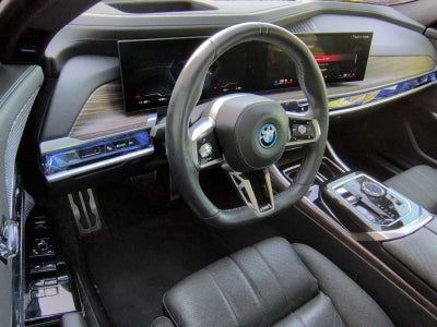 BMW i7 M70 2024