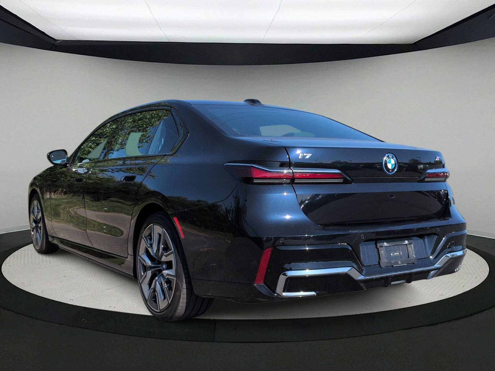 BMW i7 M70 2024