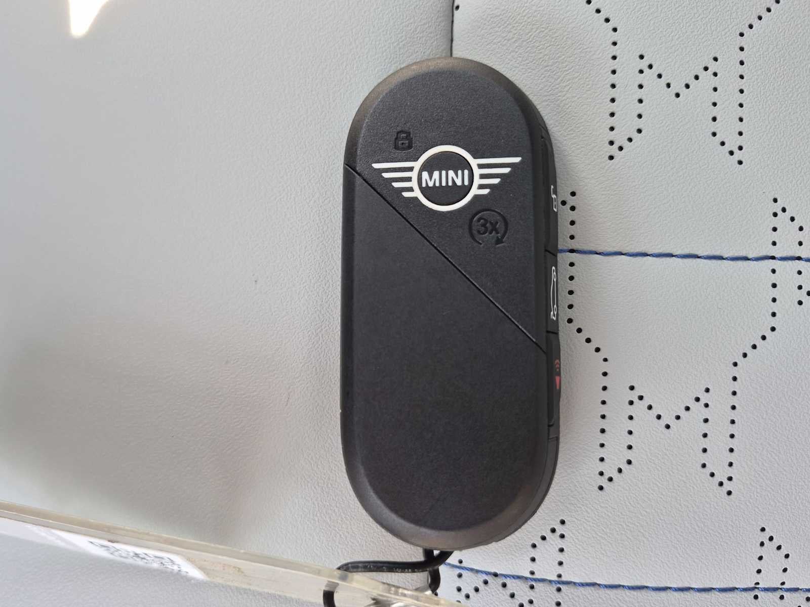 MINI ICONIC de 2 puertas, 2027