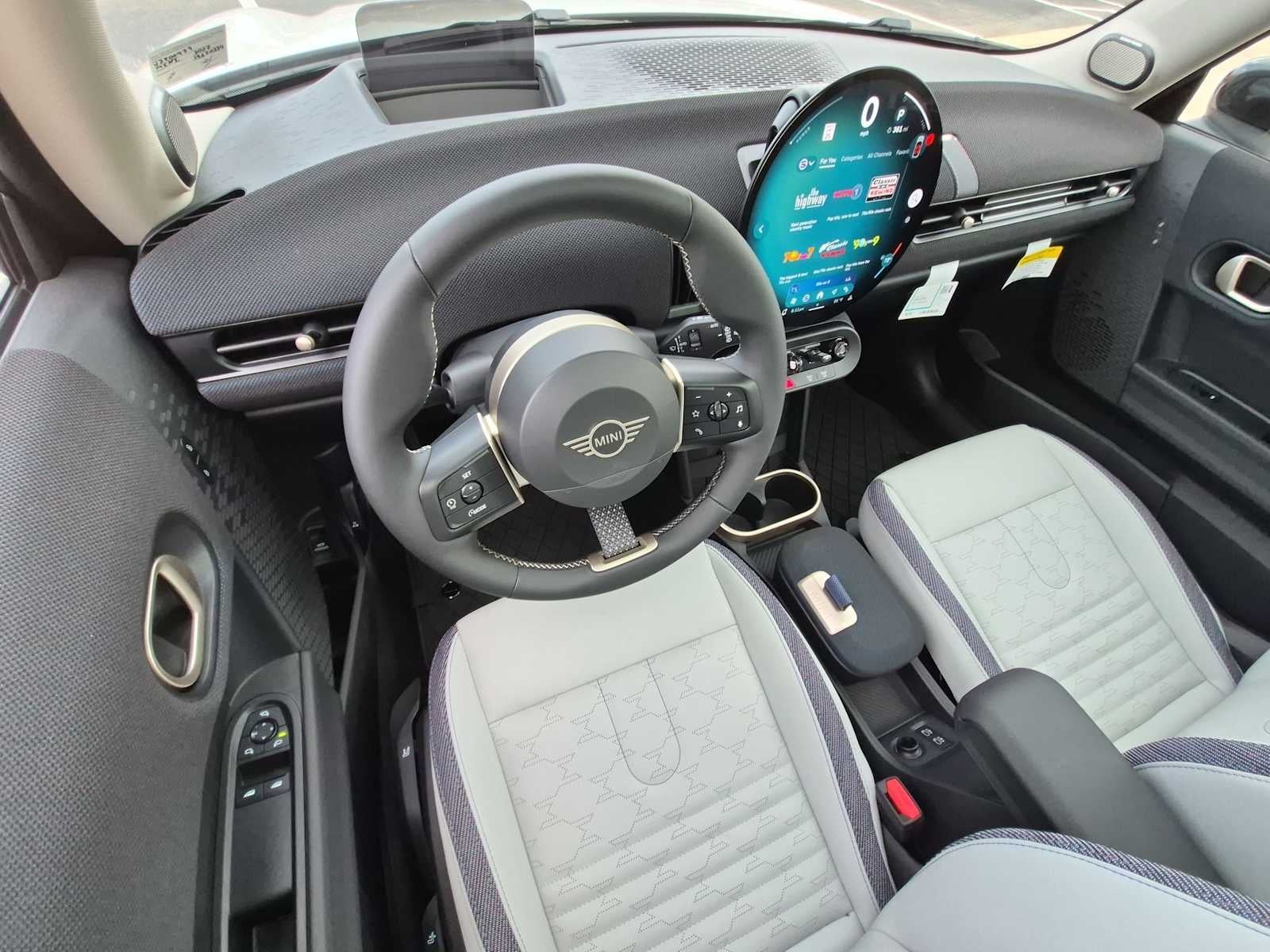 MINI ICONIC de 2 puertas, 2027