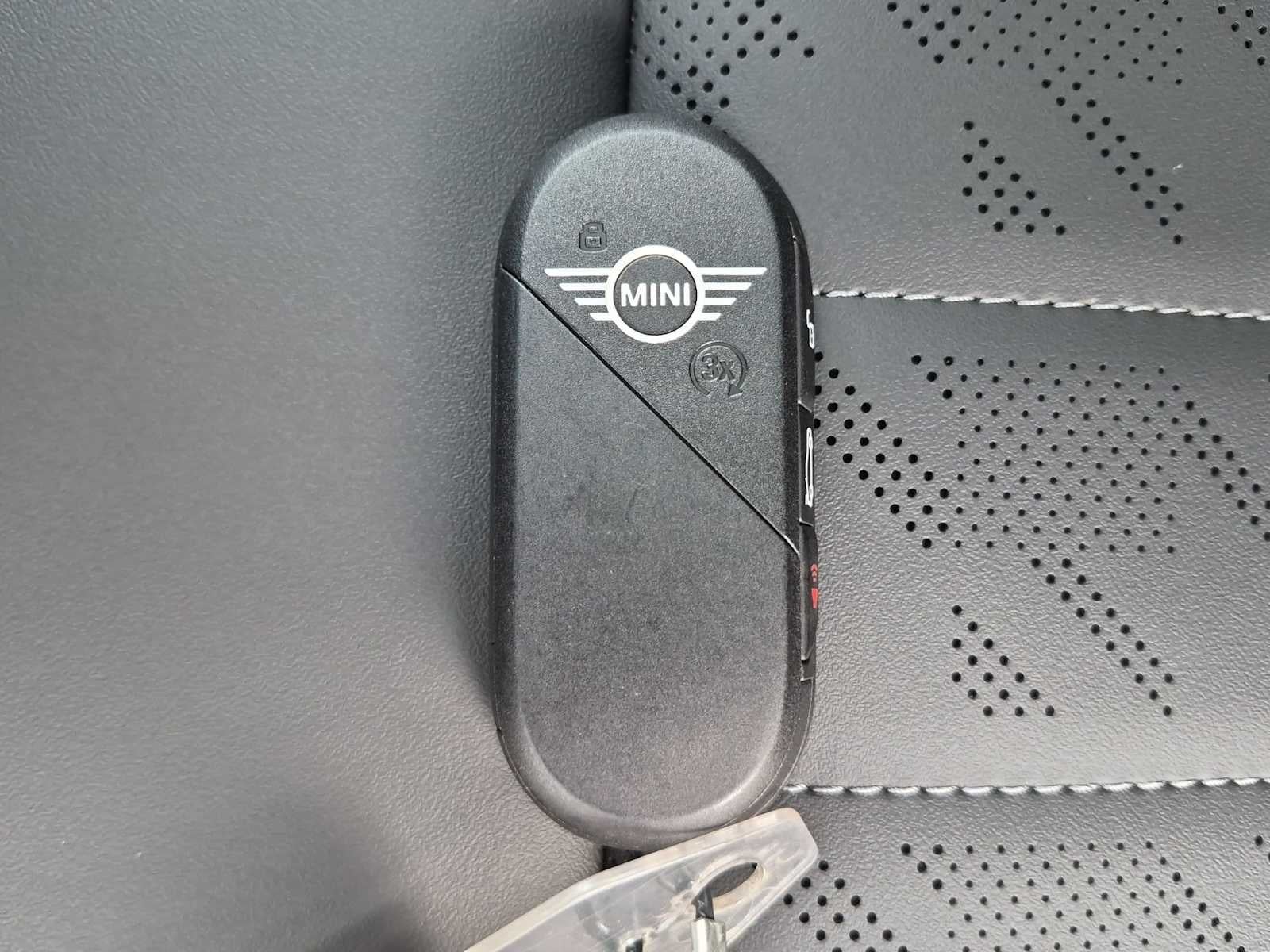 2026 MINI 2 PUERTAS ICONIC