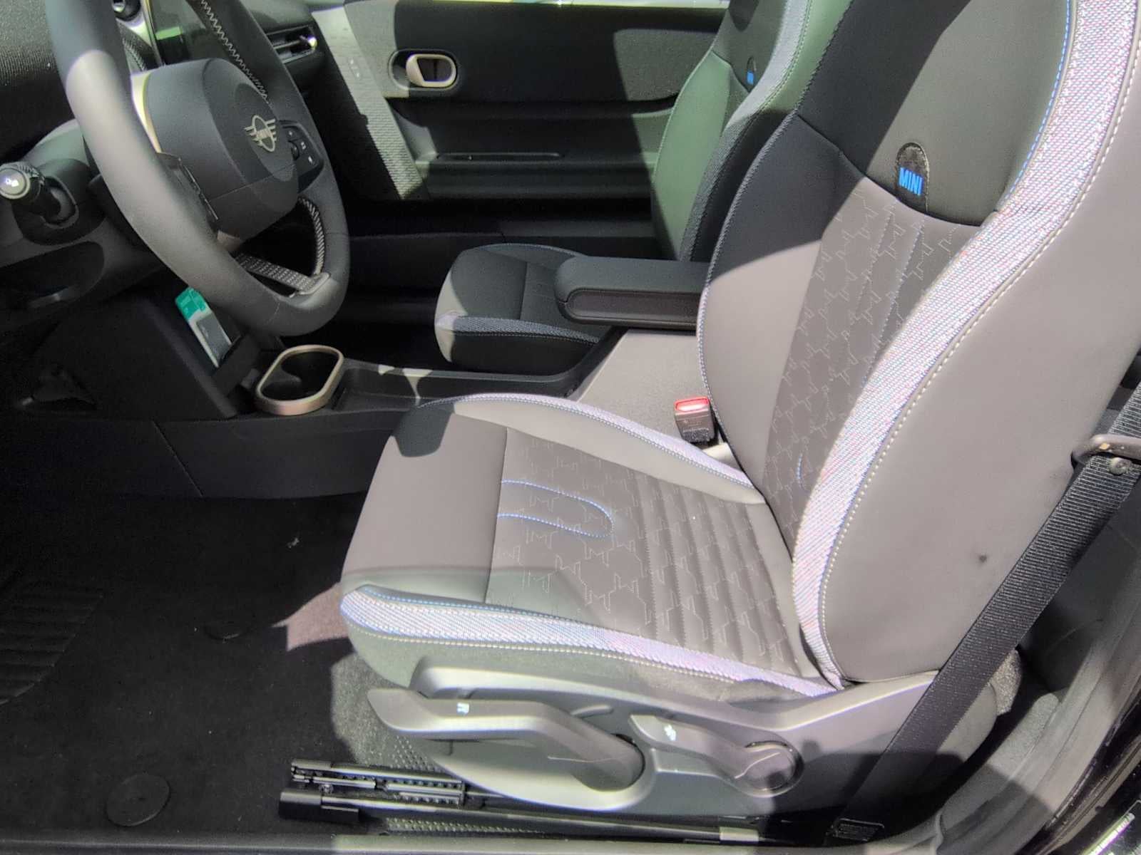 2026 MINI 2 PUERTAS ICONIC