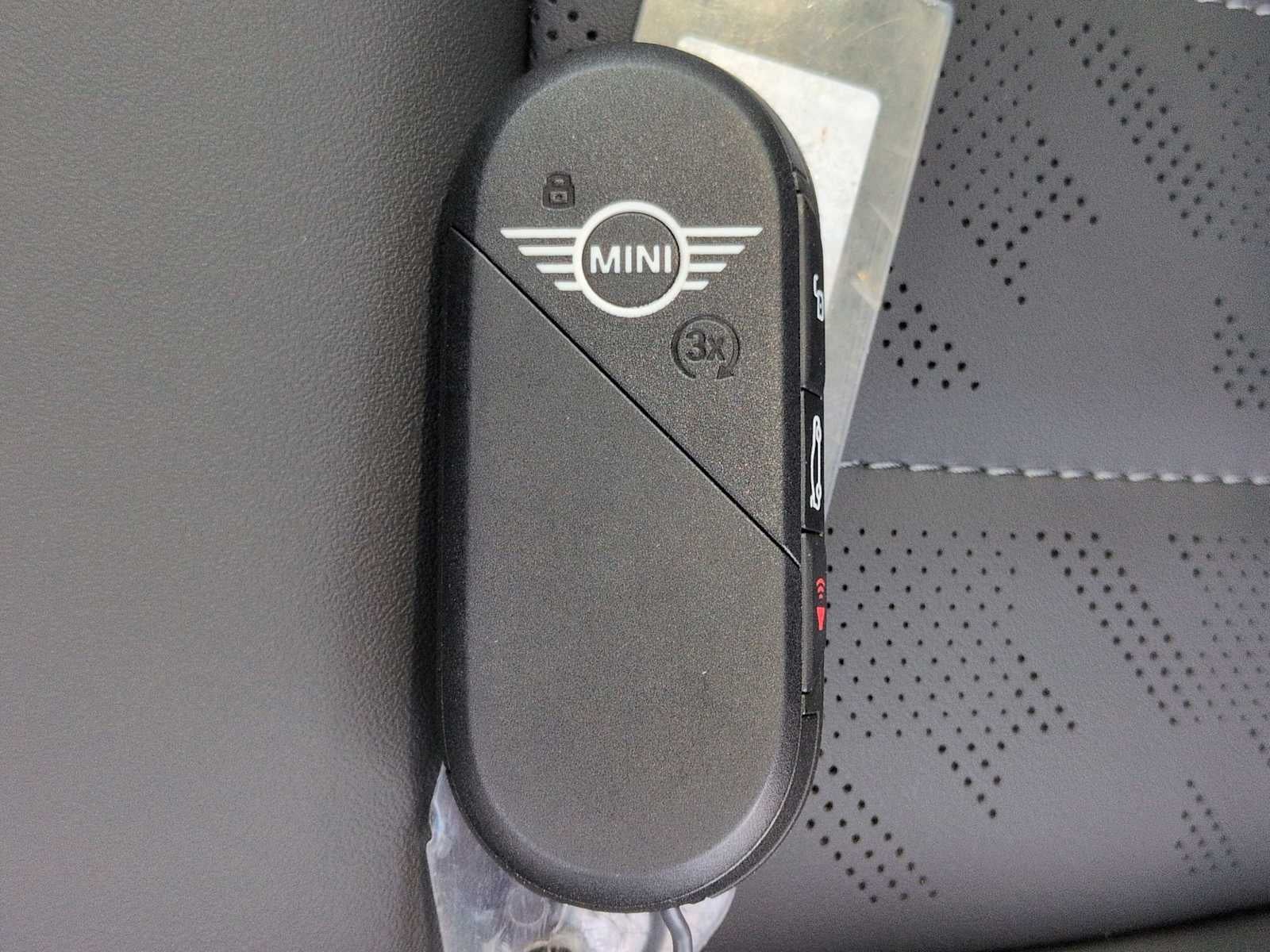 2026 MINI 2 PUERTAS ICONIC