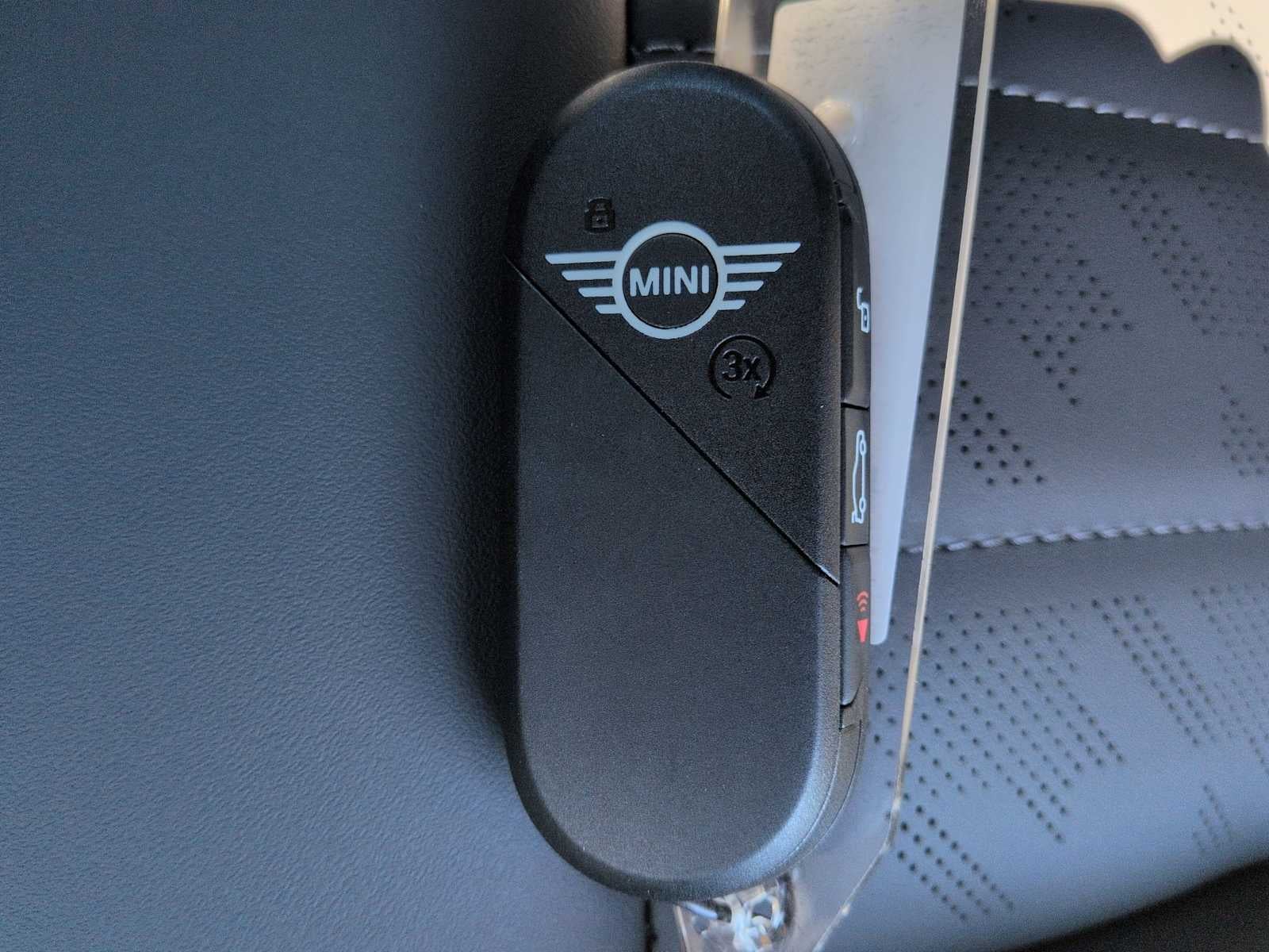 2026 MINI 2 PUERTAS ICONIC