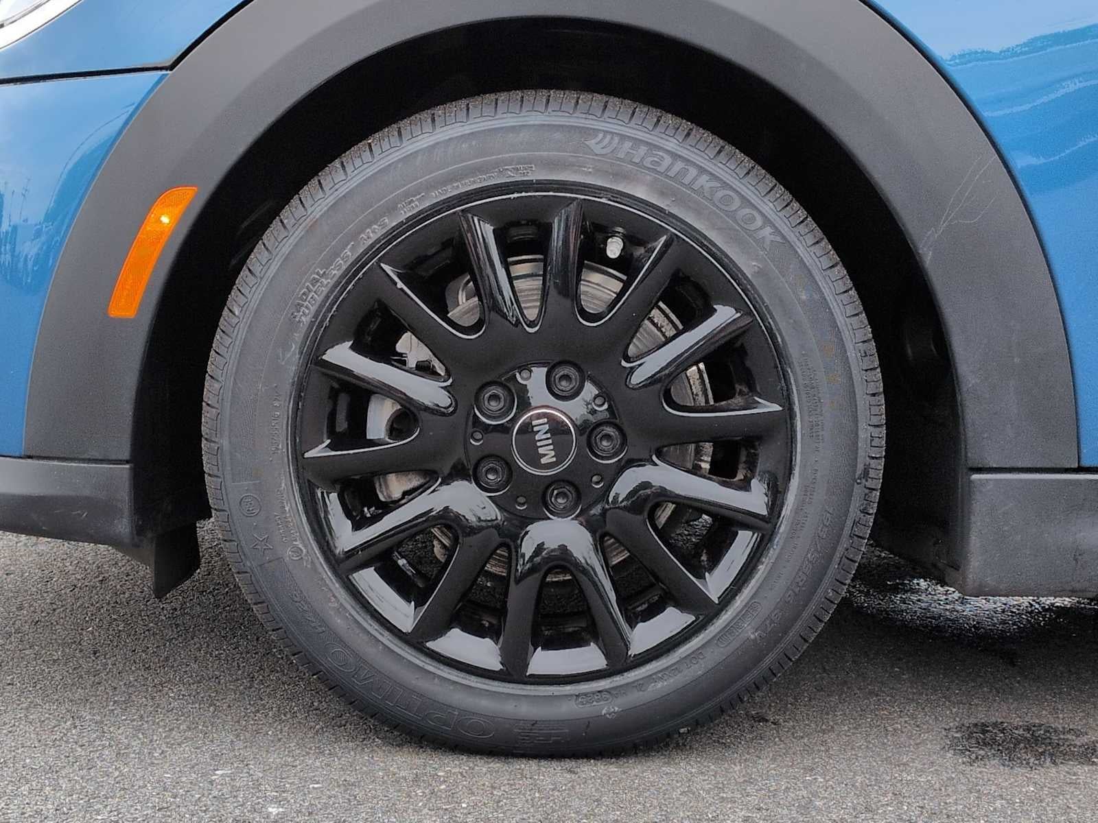 MINI Cooper de 2 puertas con techo rígido 2024