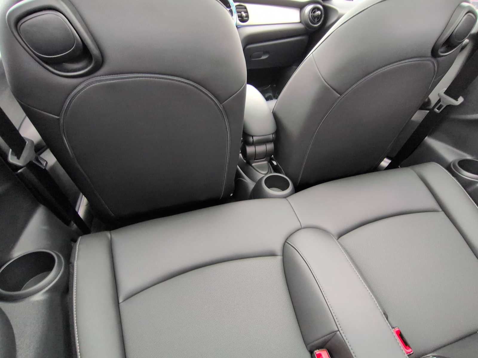 MINI Cooper de 2 puertas con techo rígido 2024