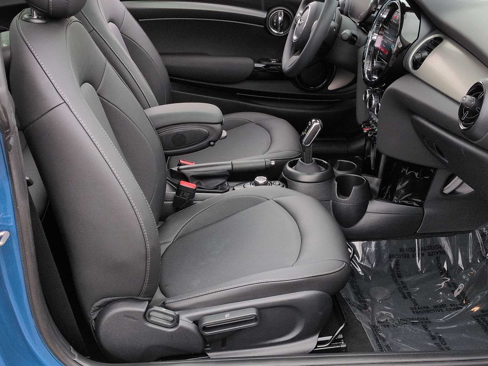 MINI Cooper de 2 puertas con techo rígido 2024