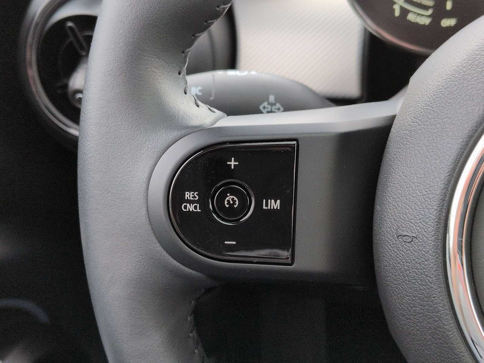 MINI Cooper de 2 puertas con techo rígido 2024