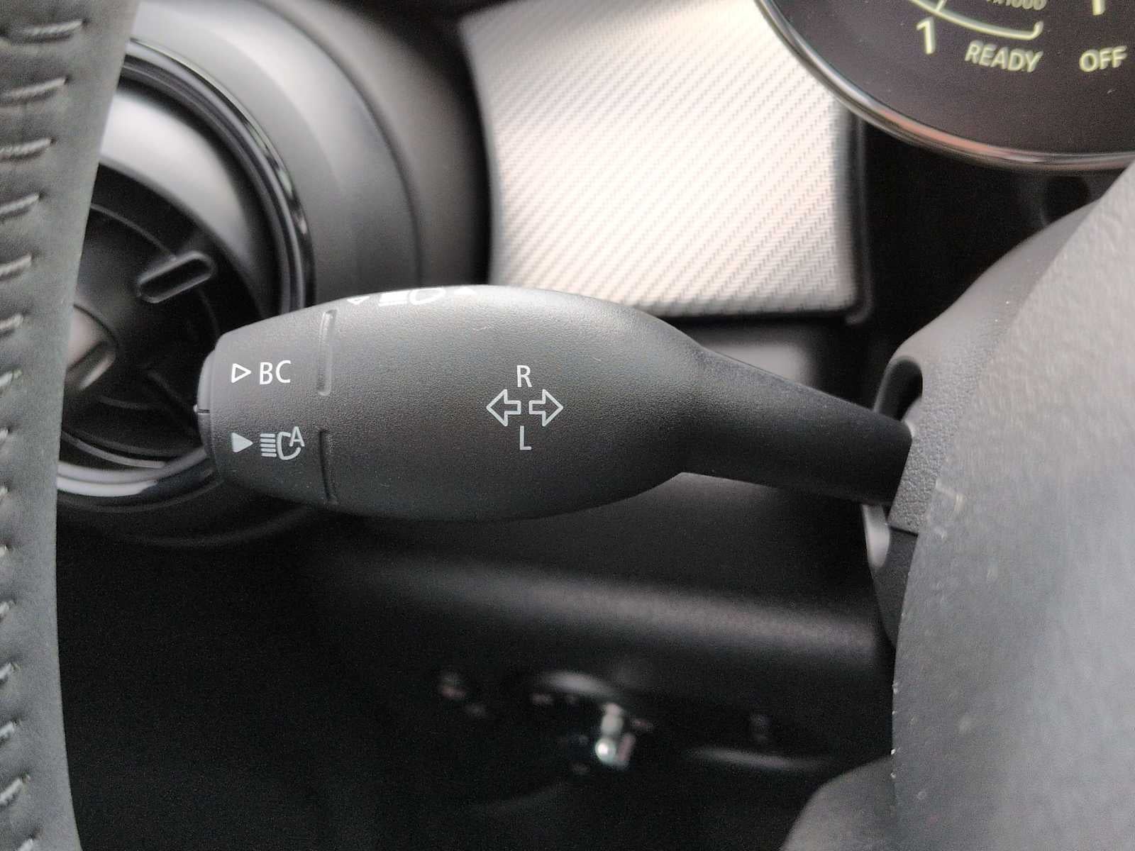 MINI Cooper de 2 puertas con techo rígido 2024