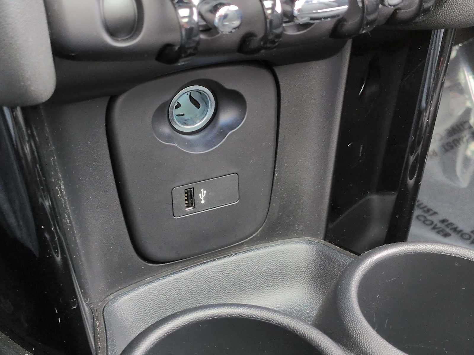 MINI Cooper de 2 puertas con techo rígido 2024