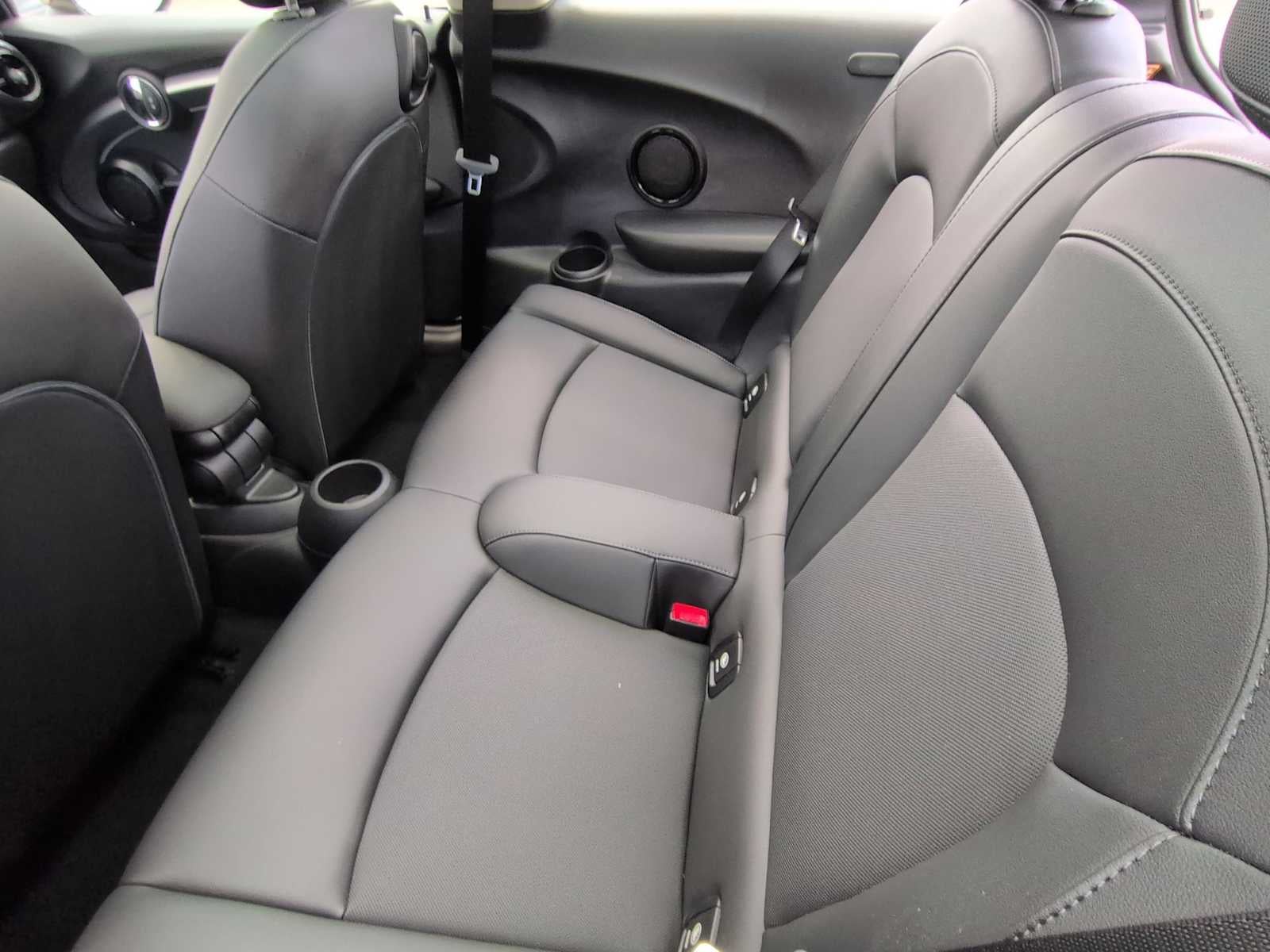 MINI HARDTOP 2 PUERTAS SIGNATURE 2022