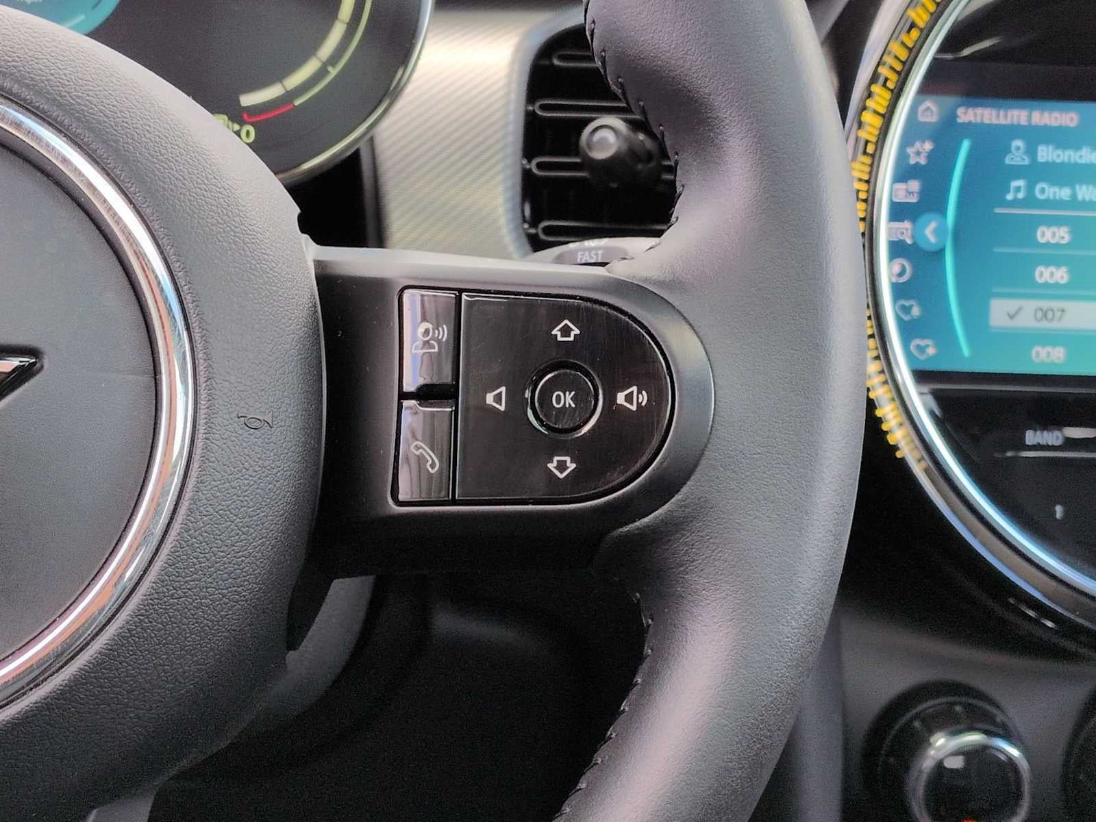 MINI HARDTOP 2 PUERTAS SIGNATURE 2022