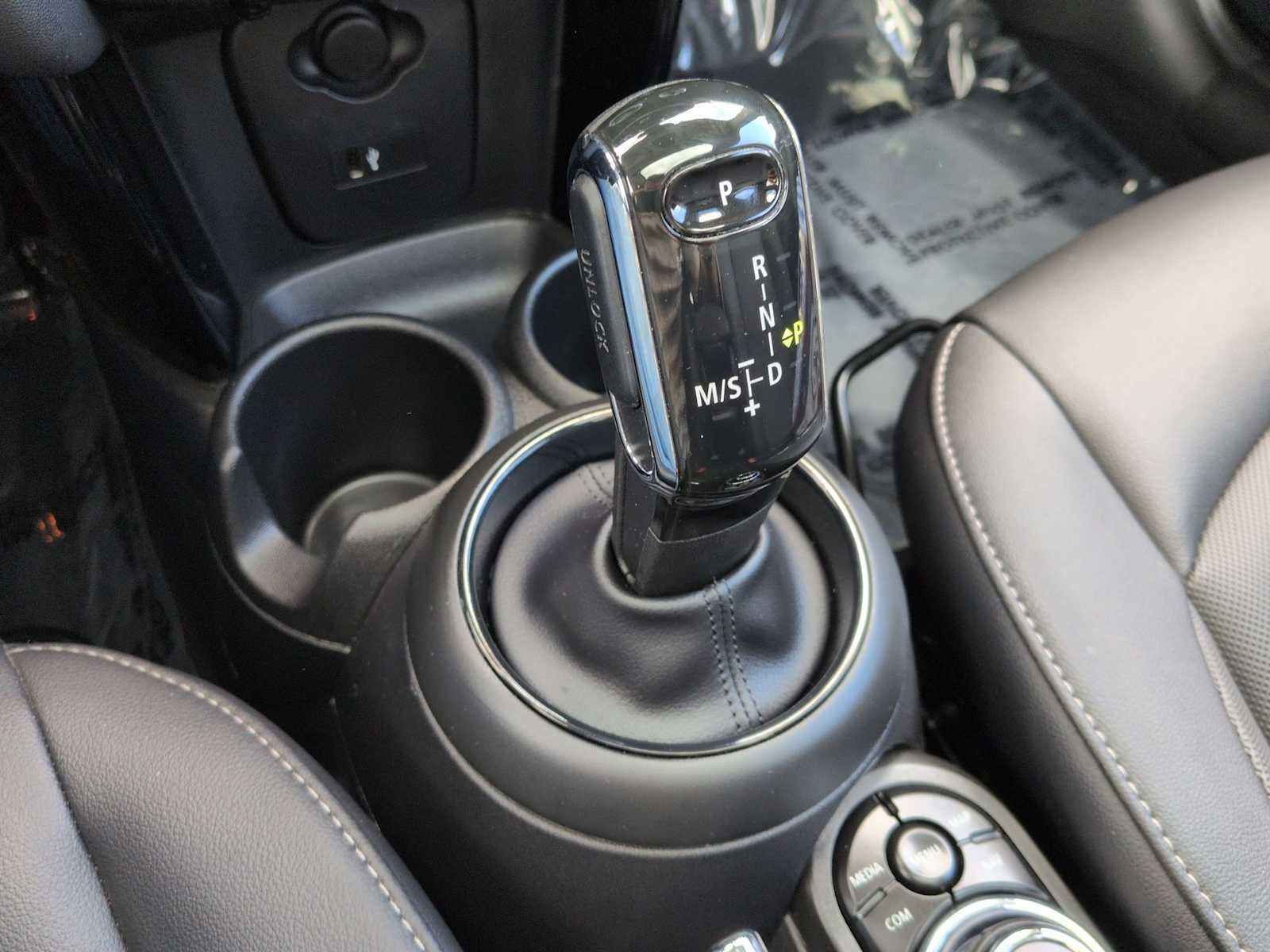MINI HARDTOP 2 PUERTAS SIGNATURE 2022