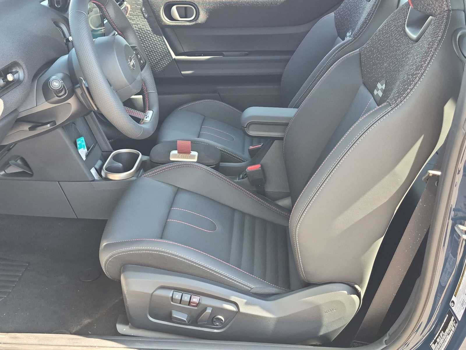 MINI ICONIC de 2 puertas, 2027