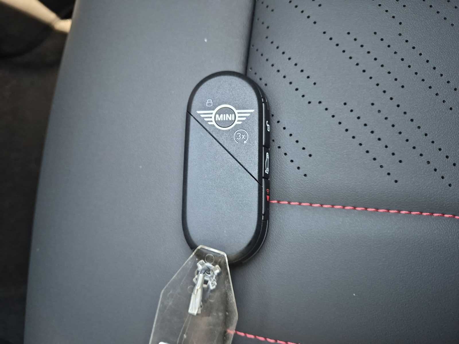 MINI ICONIC de 2 puertas, 2027