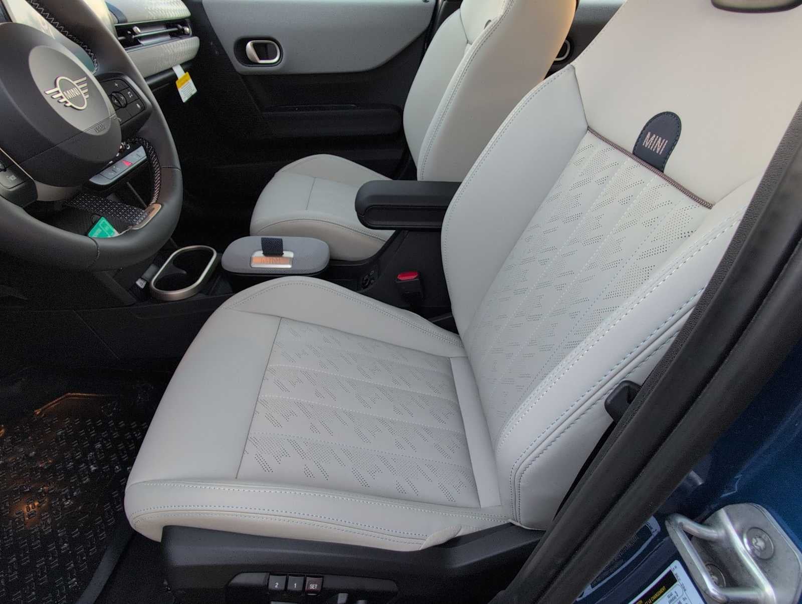 2026 MINI 4 PUERTAS SIGNATURE PLUS