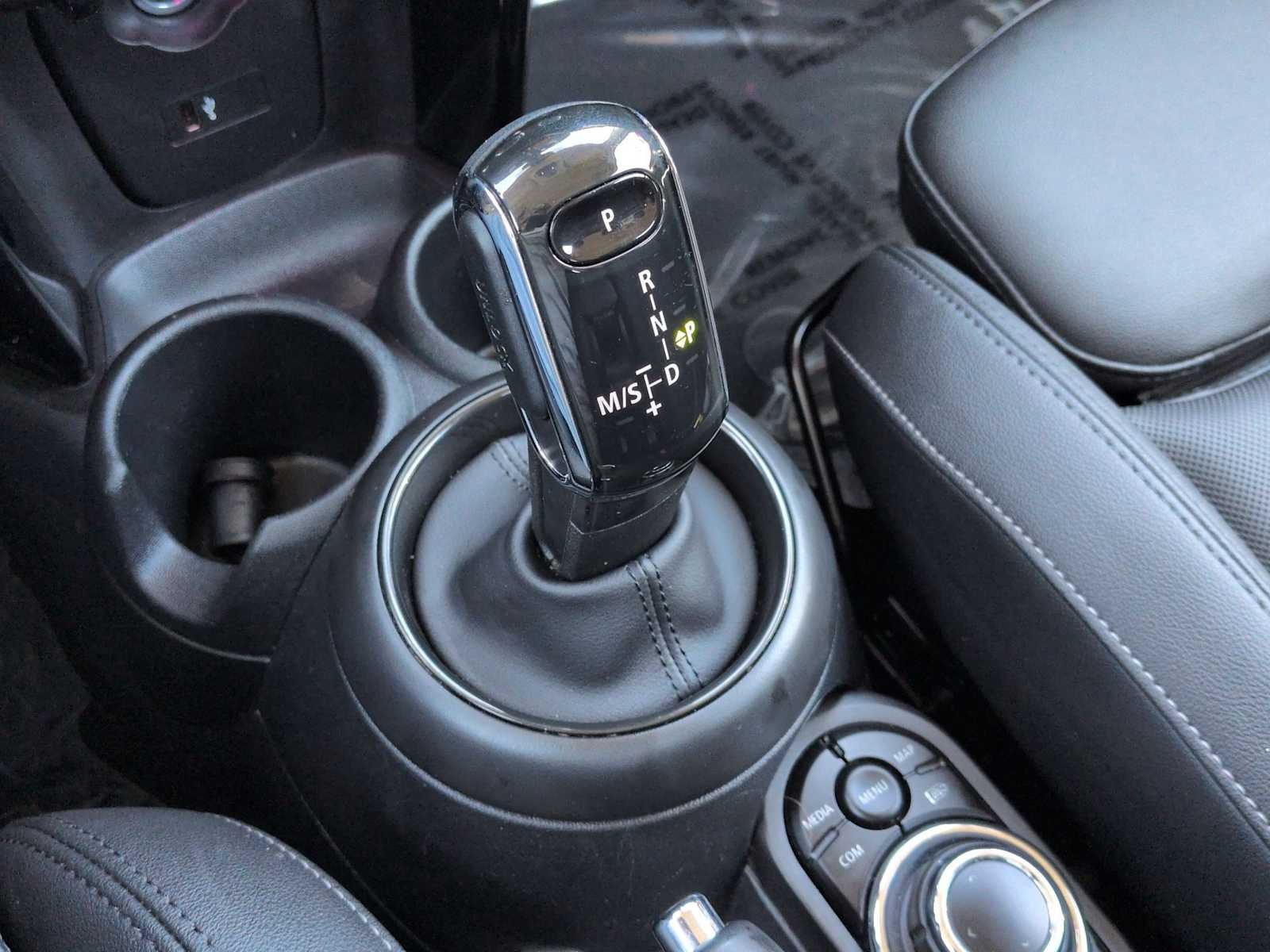 MINI Cooper S de 2 puertas con techo rígido, 2024