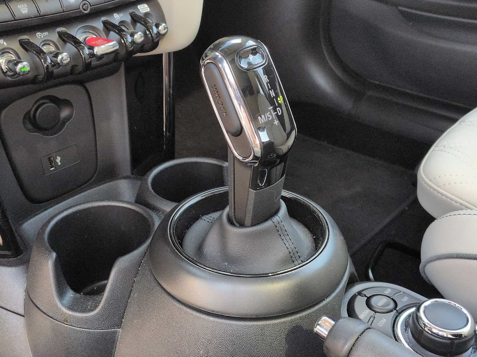 MINI Cooper S de 2 puertas con techo rígido, 2024