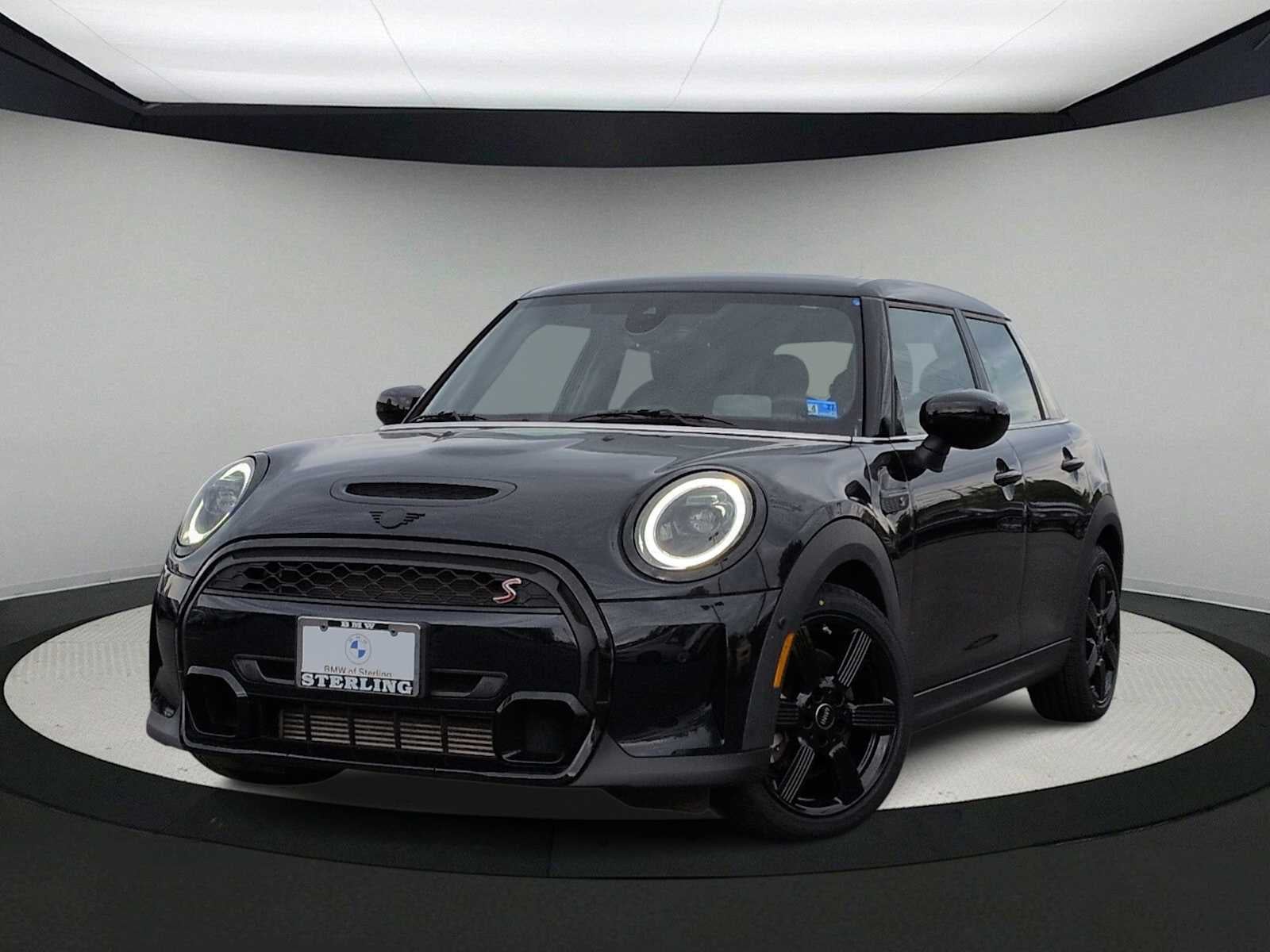 MINI Cooper S de 4 puertas con techo rígido 2024