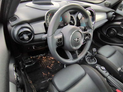 MINI Cooper S de 4 puertas con techo rígido 2024