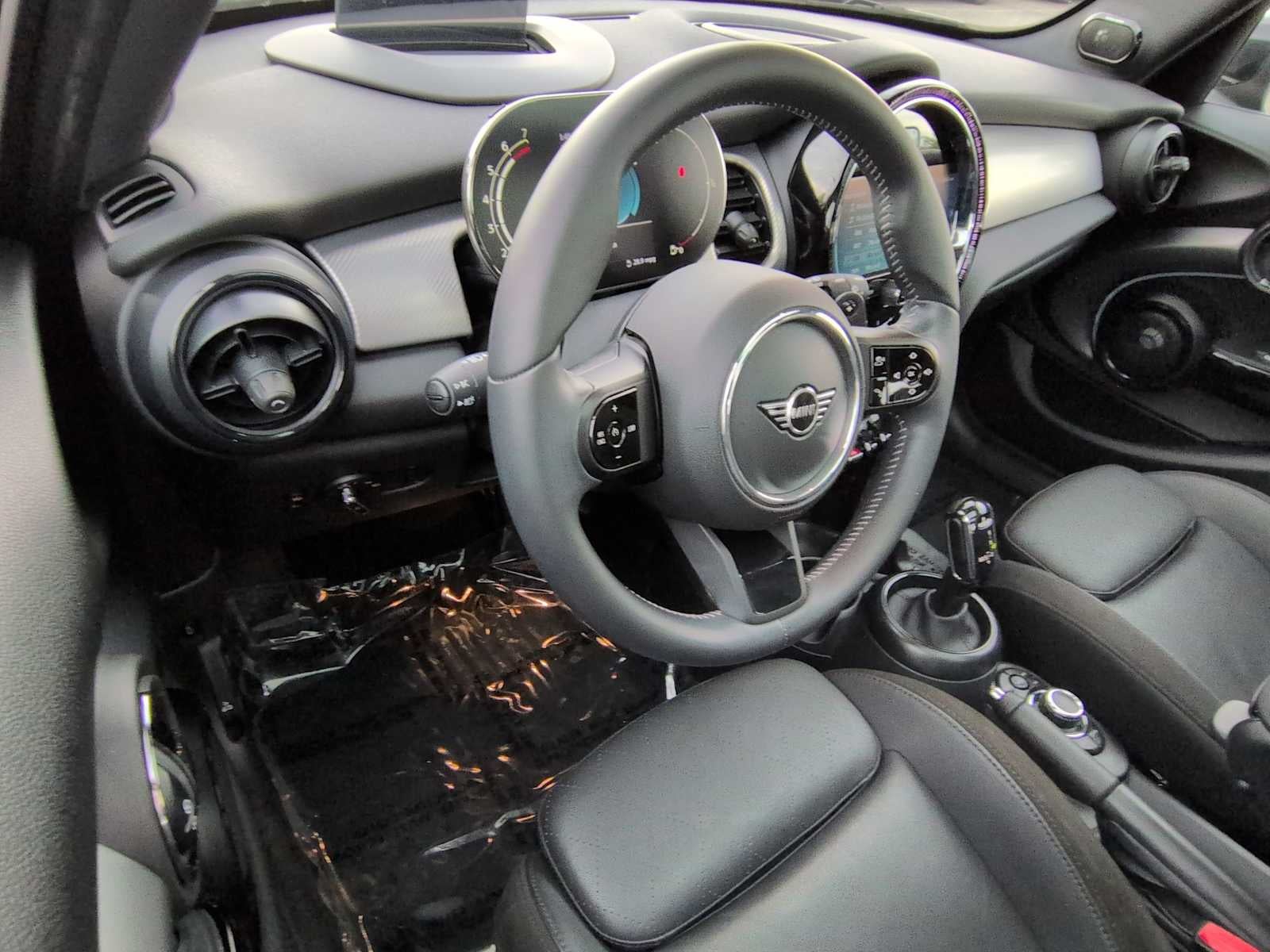 MINI Cooper S de 4 puertas con techo rígido 2024