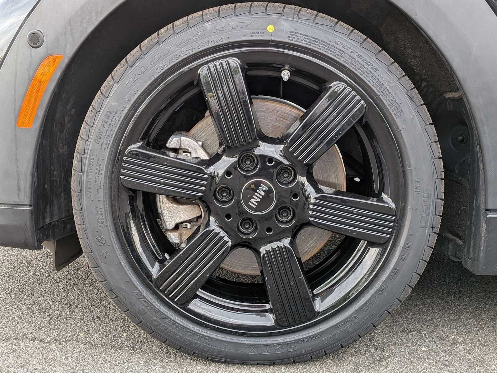 MINI Cooper S de 4 puertas con techo rígido 2024