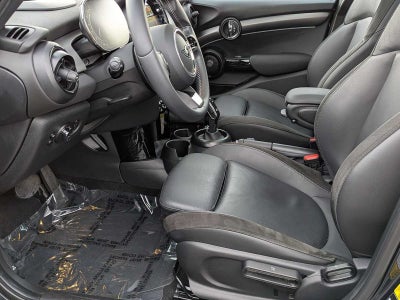 MINI Cooper S de 4 puertas con techo rígido 2024