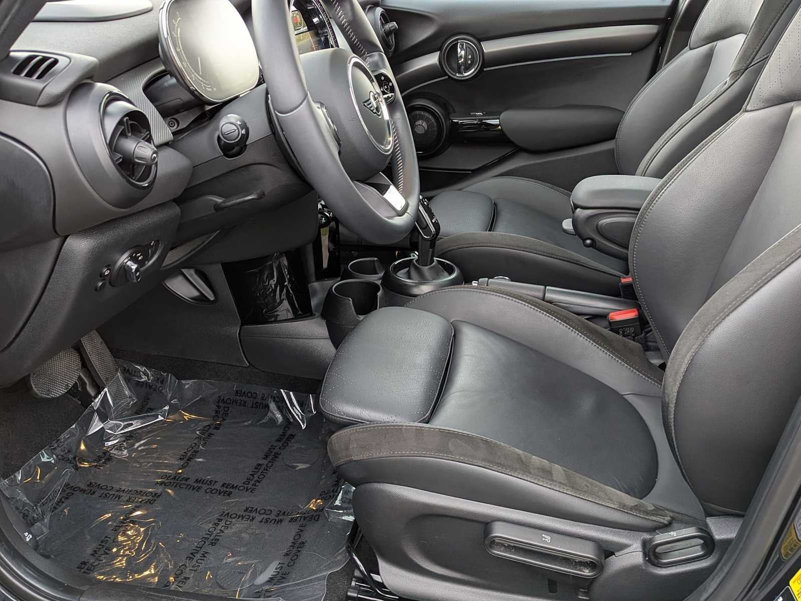 MINI Cooper S de 4 puertas con techo rígido 2024