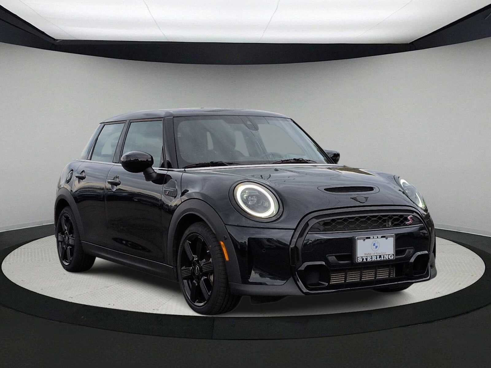 MINI Cooper S de 4 puertas con techo rígido 2024