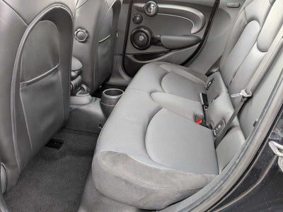 MINI Cooper S de 4 puertas con techo rígido 2024