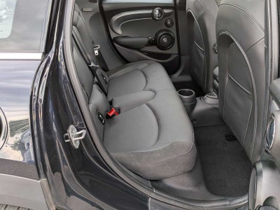 MINI Cooper S de 4 puertas con techo rígido 2024