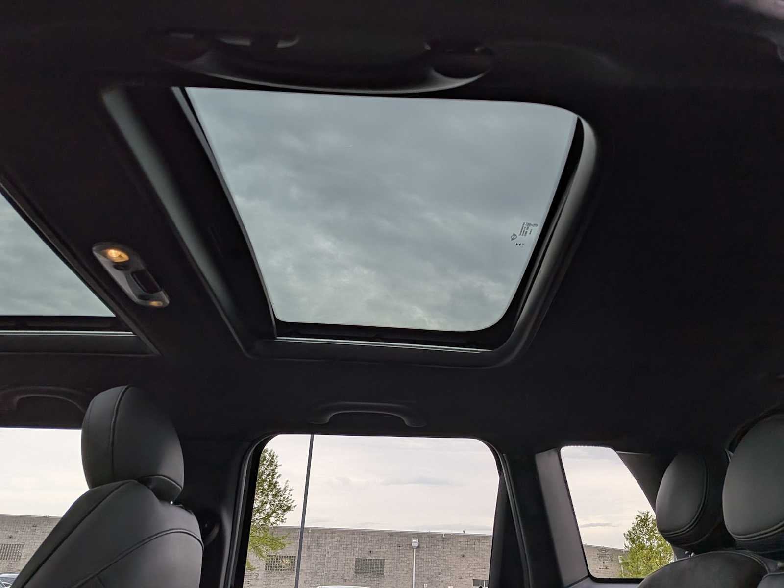 MINI Cooper S de 4 puertas con techo rígido 2024