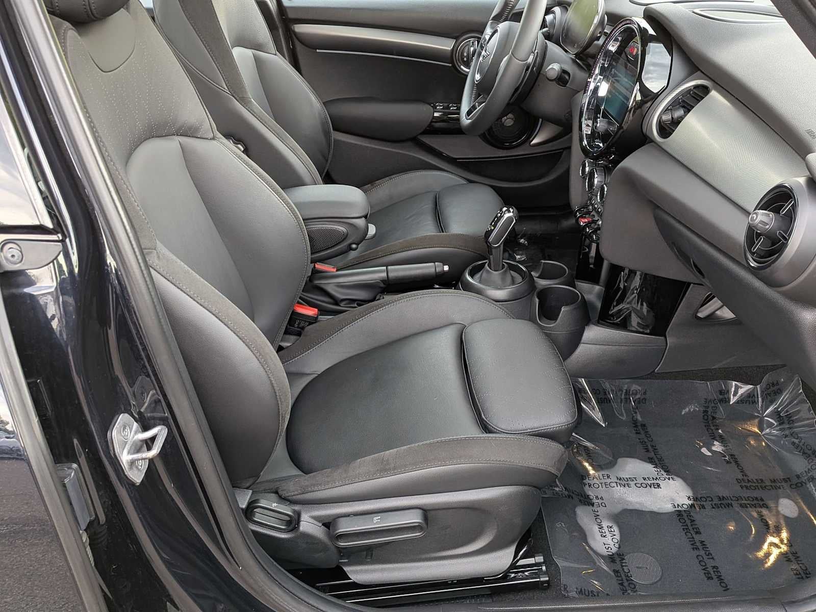 MINI Cooper S de 4 puertas con techo rígido 2024